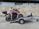 Motorradanhänger 2,50m x 1,30m 750 kg ERDE