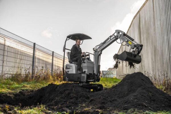 Miniexcavadora «Bobmaster Pro» - diesel, 890 kg con brazo articulado + juego de cucharas - Imagen 6